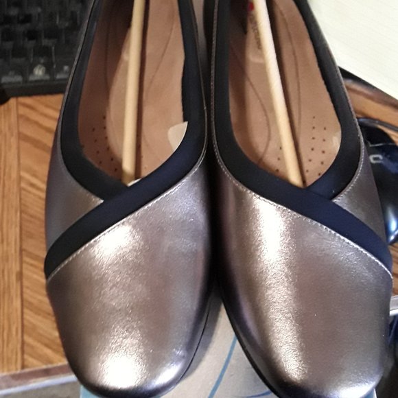 Clarks Ladies Un Darcey Ease Flat - Picture 2 of 6